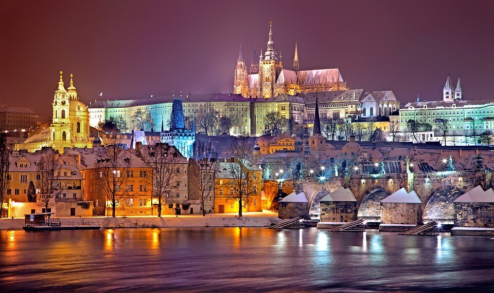 vue de prague la nuit