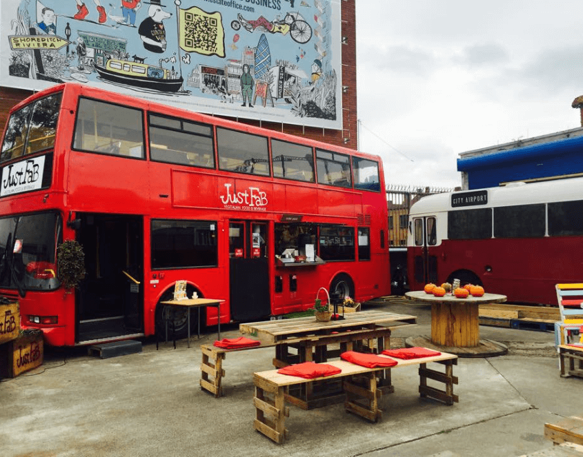 manger dans un bus restaurant vegan a londres insolite