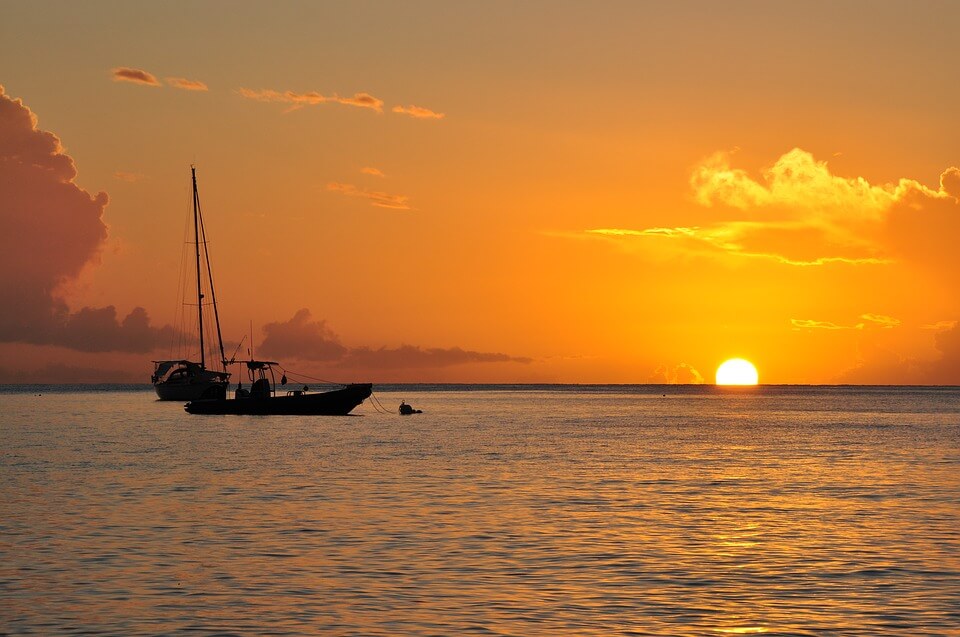 coucher de soleil saison des pluies en guadeloupe