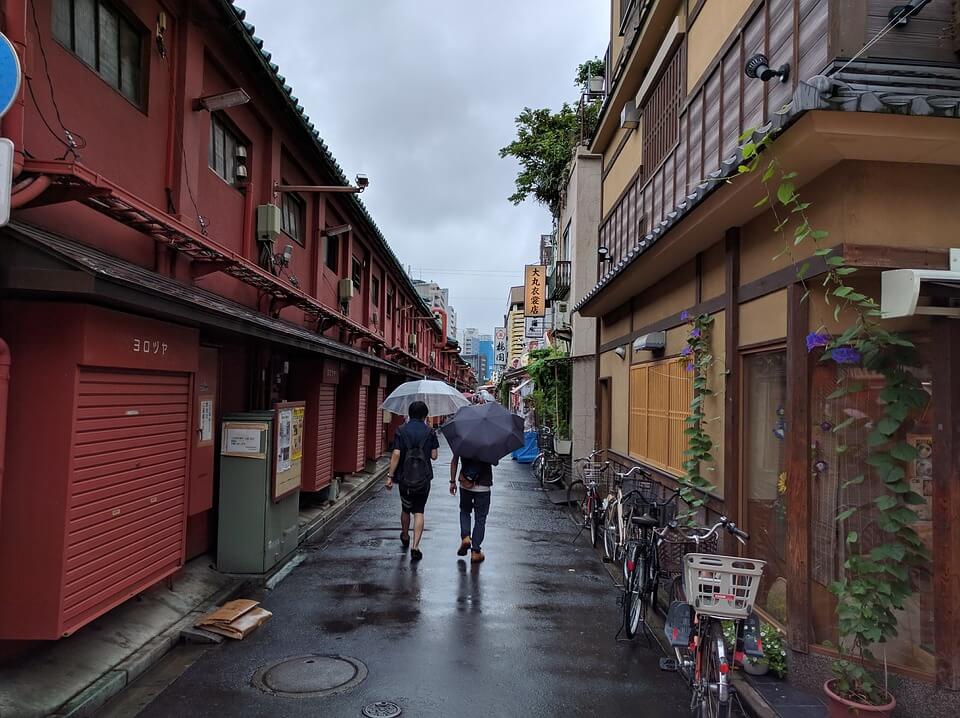 japonais rues parapluie transparent japon saison des pluies