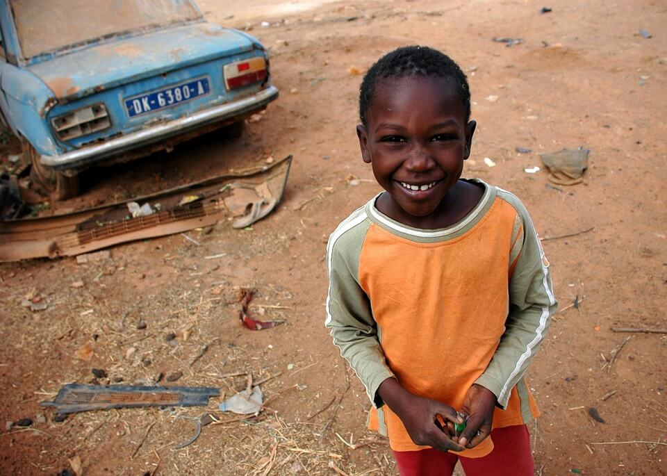 enfant sénégal saison des pluies au Sénégal