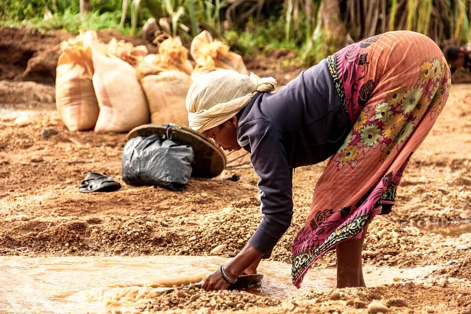 femme eau madagascar pays dangereux