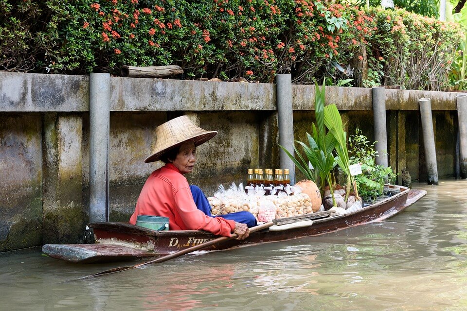 marché flottant de bangkok barque