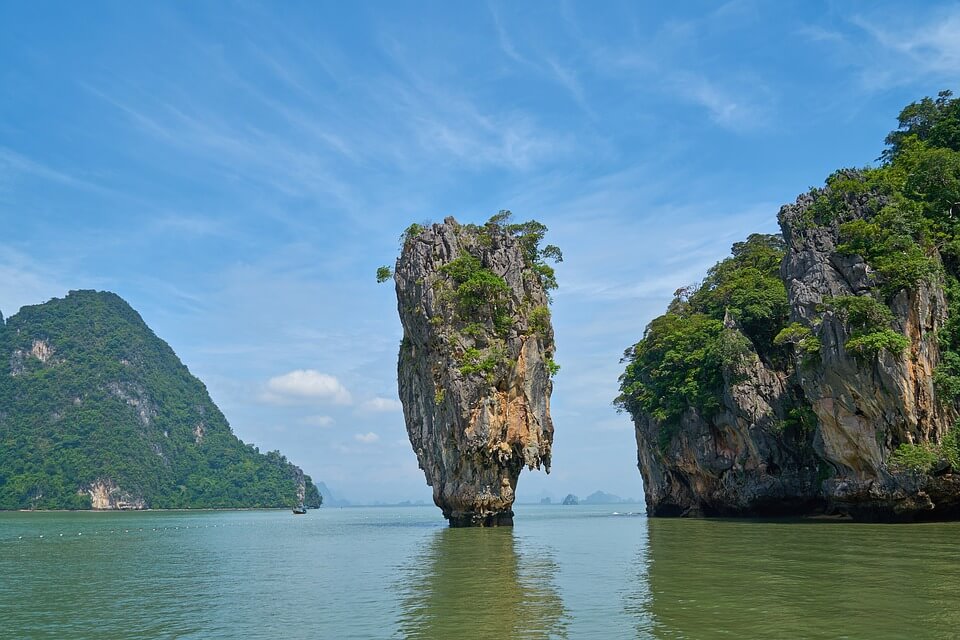 james bond island rocher dans l'eau itinéraire 2 semaines en Thaïlande