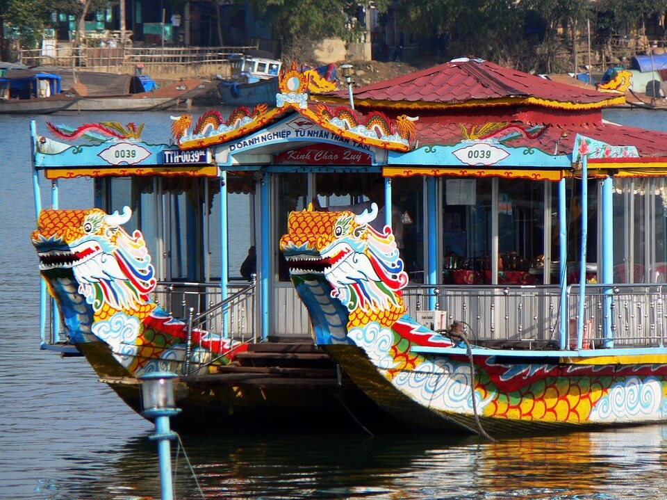 bateau dragon hué au vietnam
