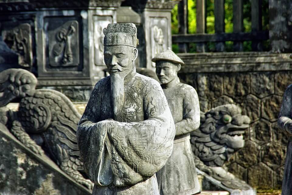 statue empereur hué au vietnam