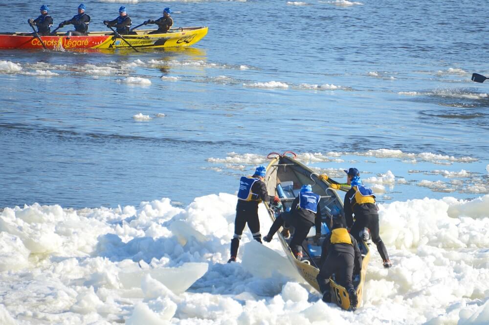 equipe canot fleuve neige carnaval de québec