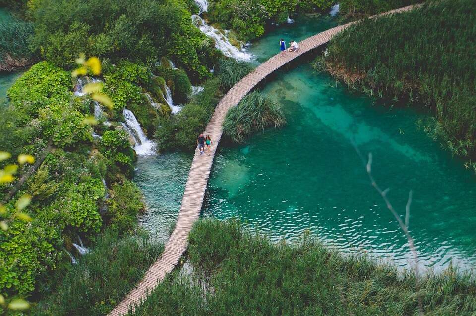 point de vue hauteur lacs de plitvice ou partir à 5h de vol de Paris