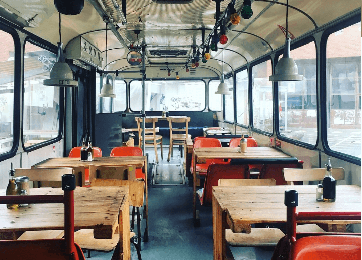 cafe dans un bus berlin 