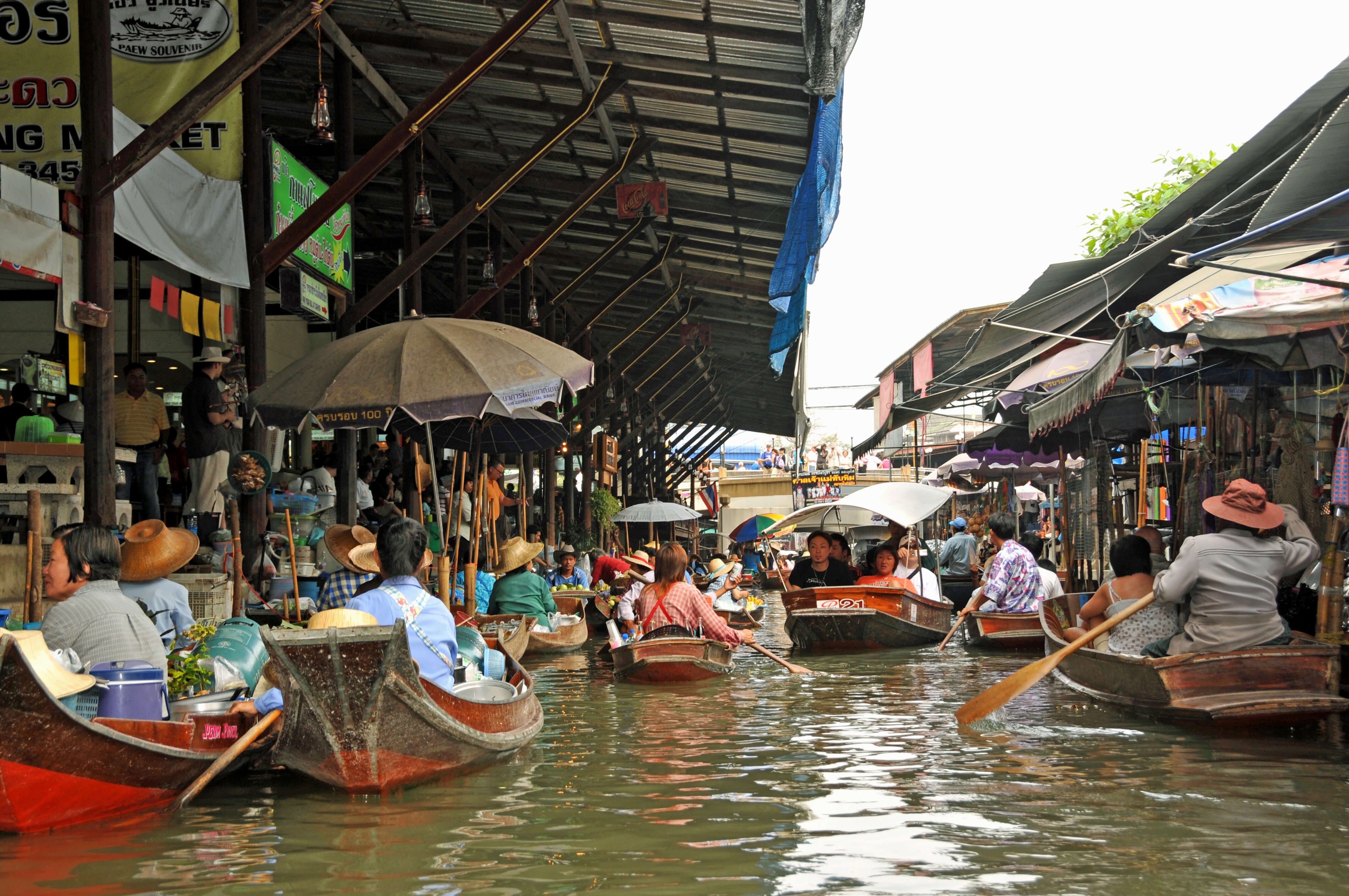 Que faire à Bangkok pour la découvrir dans toute son authenticité ? Pensez à vous offrir l’une des plus belles balades sur le fleuve Chao Phraya et sur les klongs.