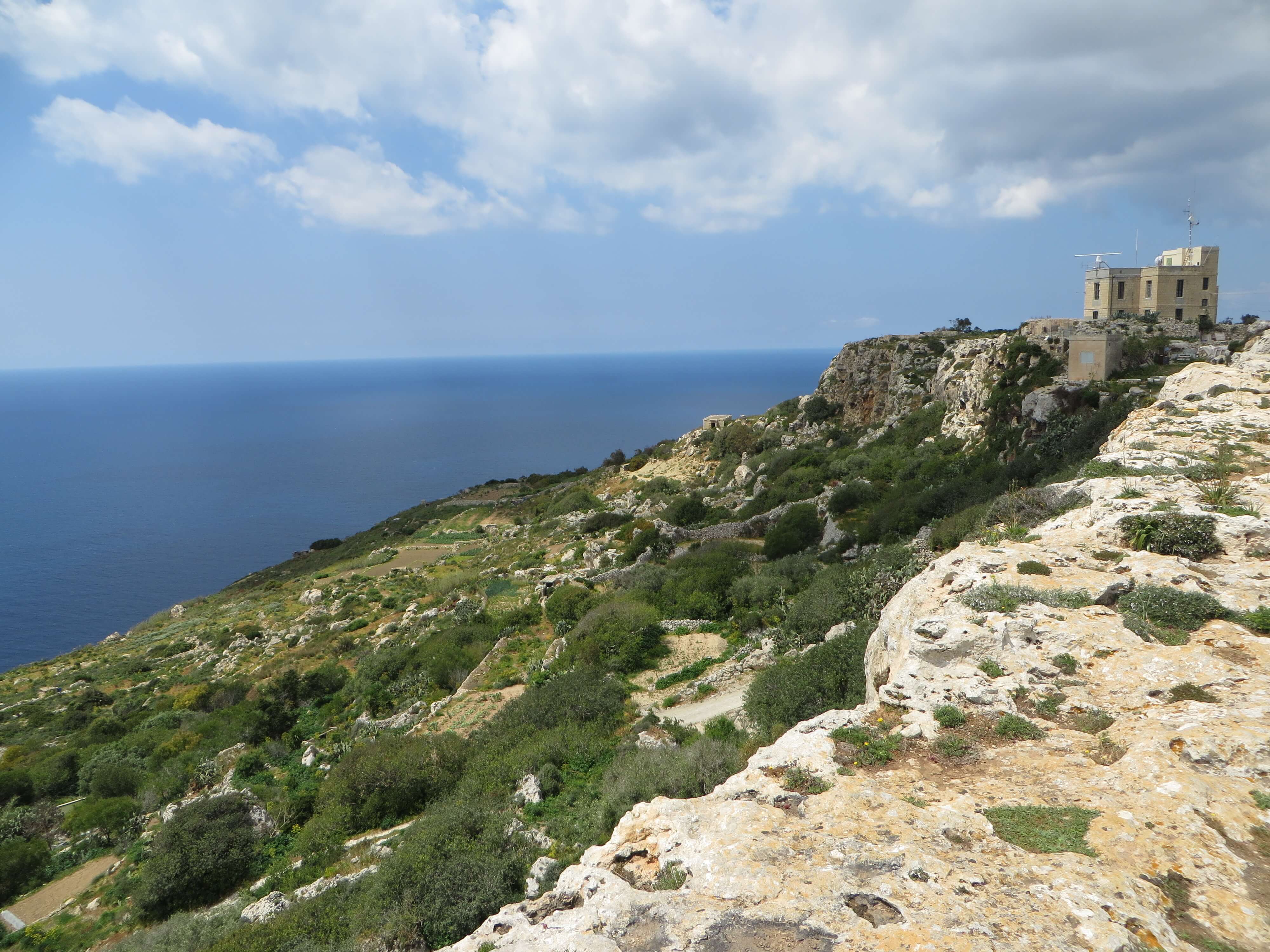 Situées à 253 m au dessus du niveau de la mer, les falaises de Dingli sont les points culminants de Malte. À inscrire sur un itinéraire de randonnées à faire à Malte.