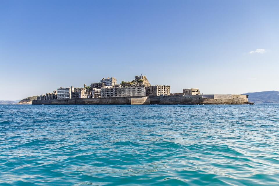 ile d'hashima depuis la mer