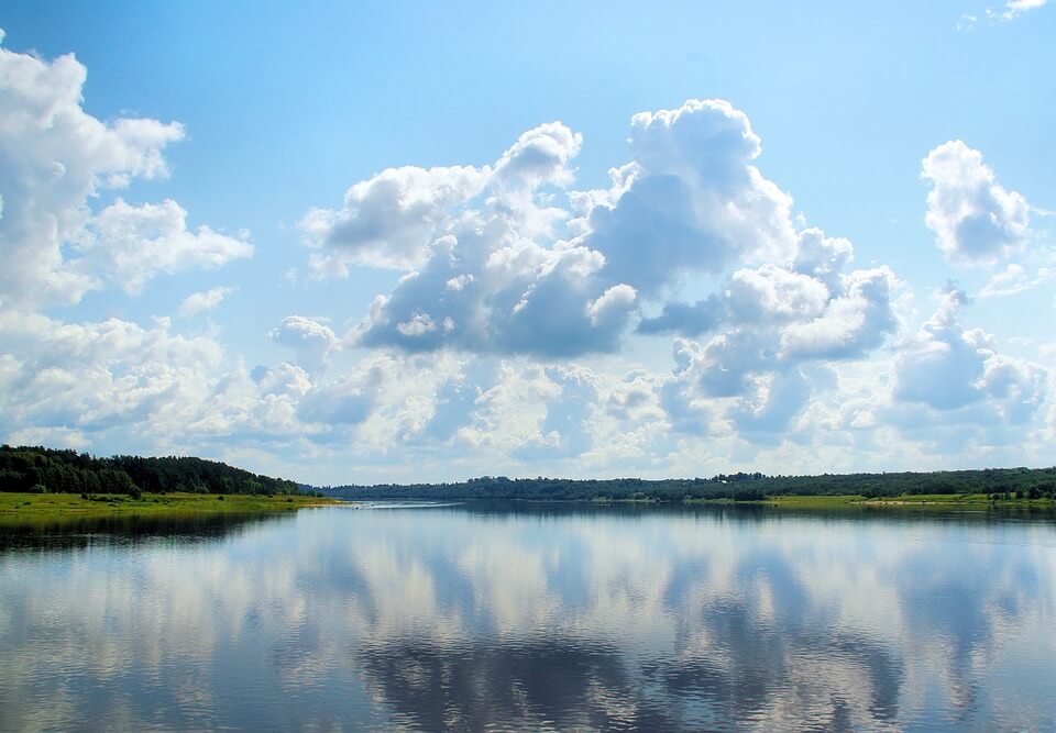 paysage riviere nuage campagne russie croisière Moscou Saint-Pétersbourg