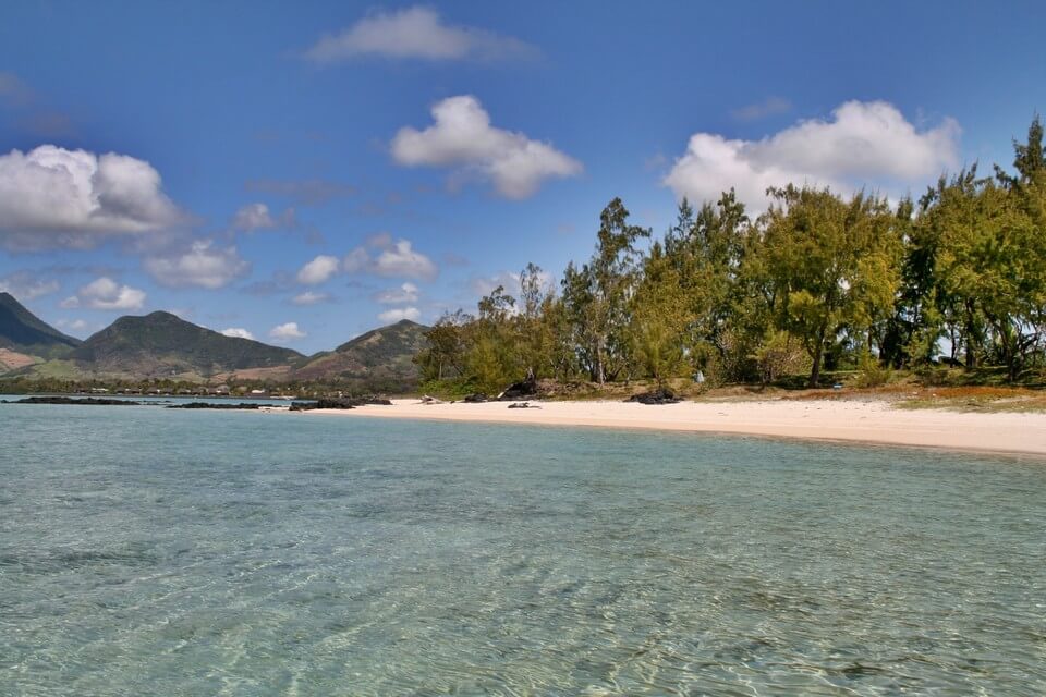 filaos plage ile aux cerfs