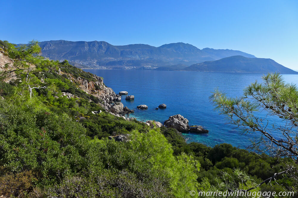 paysage bleu et vert bord de mer voie lycienne randonnée en turquie