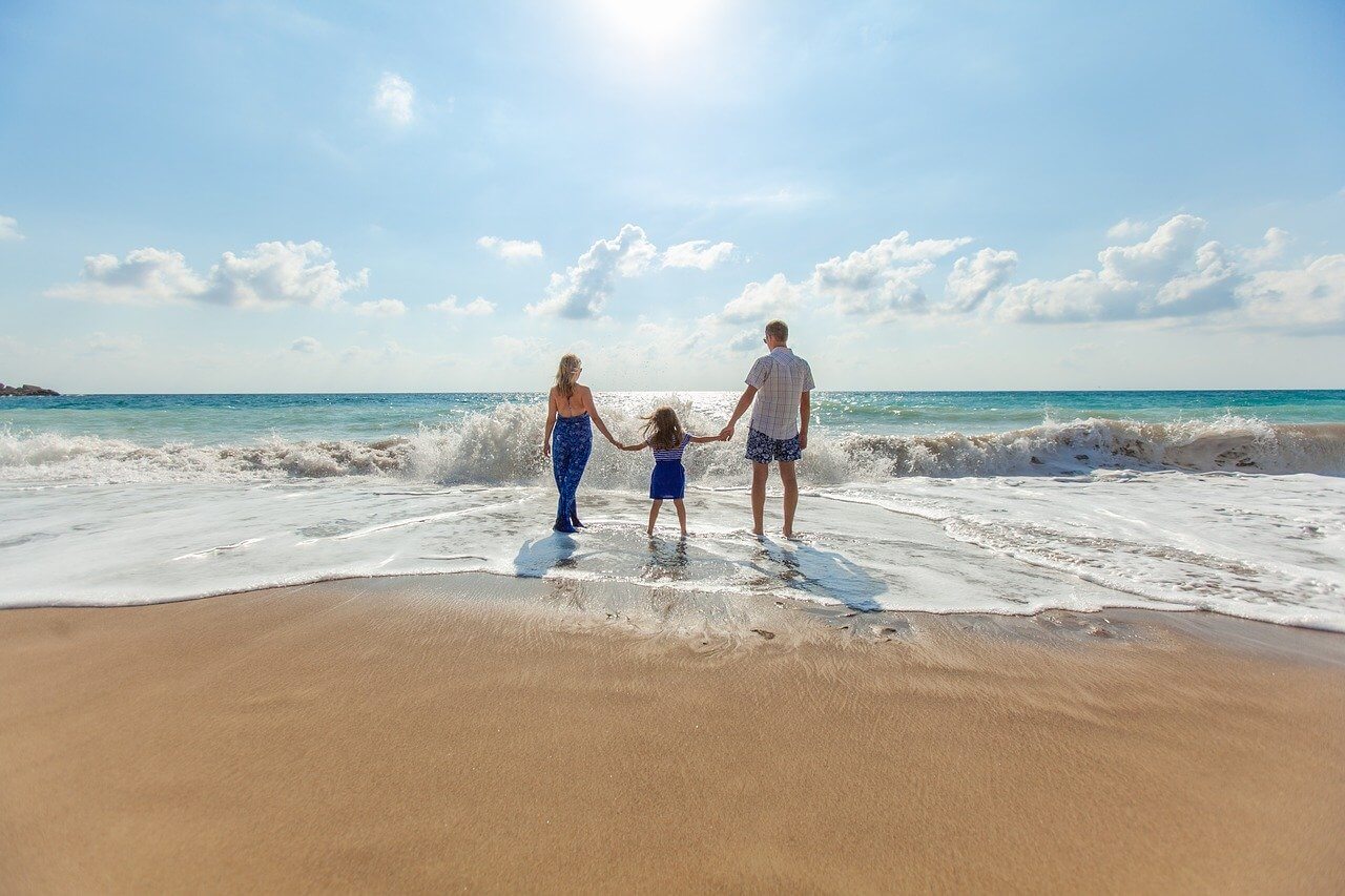 plage famille vague vacances en resort au maroc