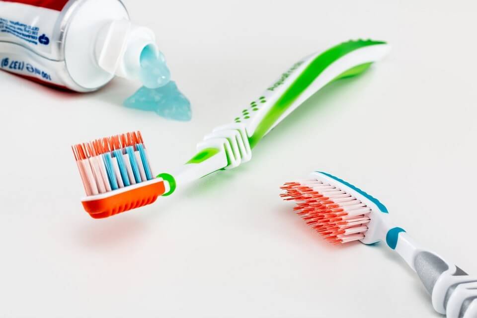 brosse a dent et dentifrice