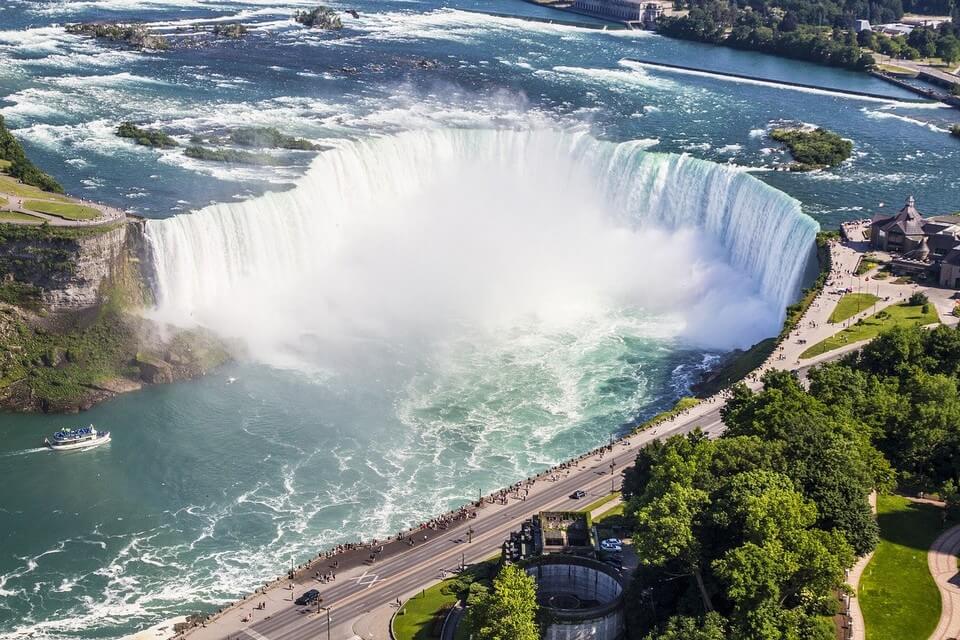 chutes du niagara canada au printemps