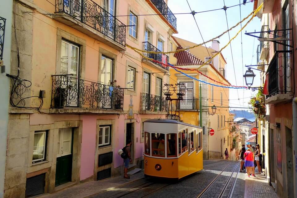 tramway jaune lisbonne où partir pour 500 euros par personne