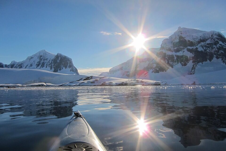 soleil de minuit en norvège kayak