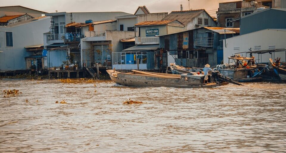 riviere maisons flottantes remontée du mékong en bateau