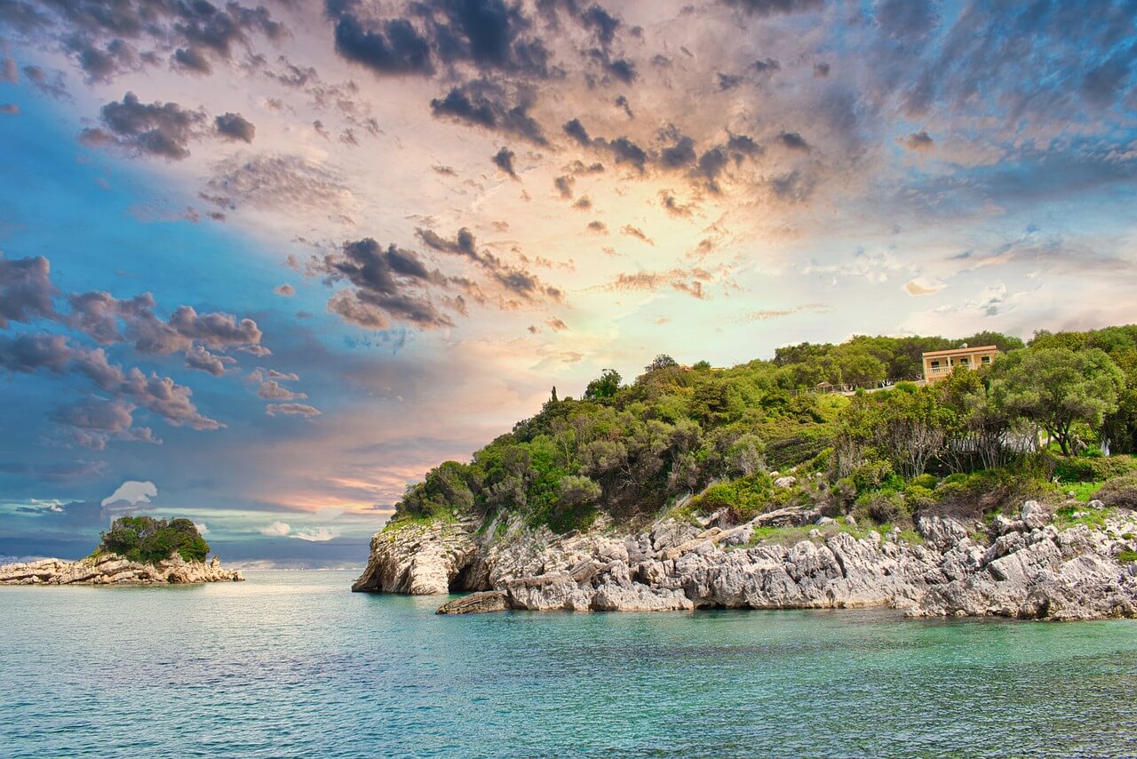 paysage bord de mer coucher de soleil corfou nord ou sud