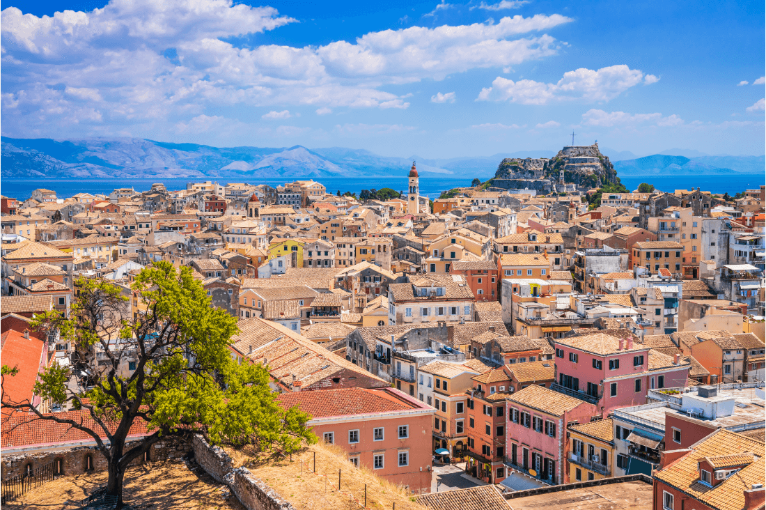 centre ville de corfou ou santorin