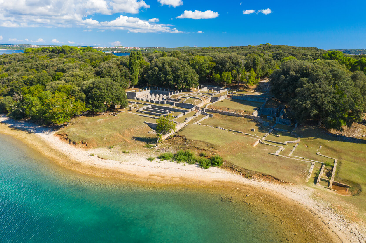 Ruines de la villa romaine dans le parc national de Brijuni