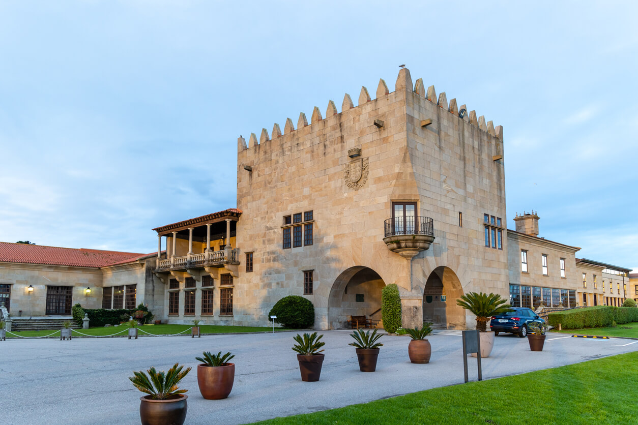 Hôtel Parador Nacional dans un ancien château sur le Mont Boien la ville de Baiona, Galice