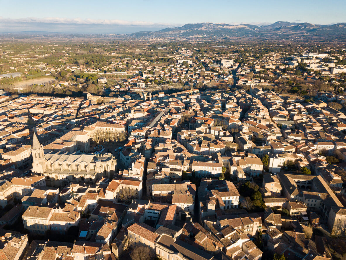 Vue aérienne de la ville de Carpentras en Provence