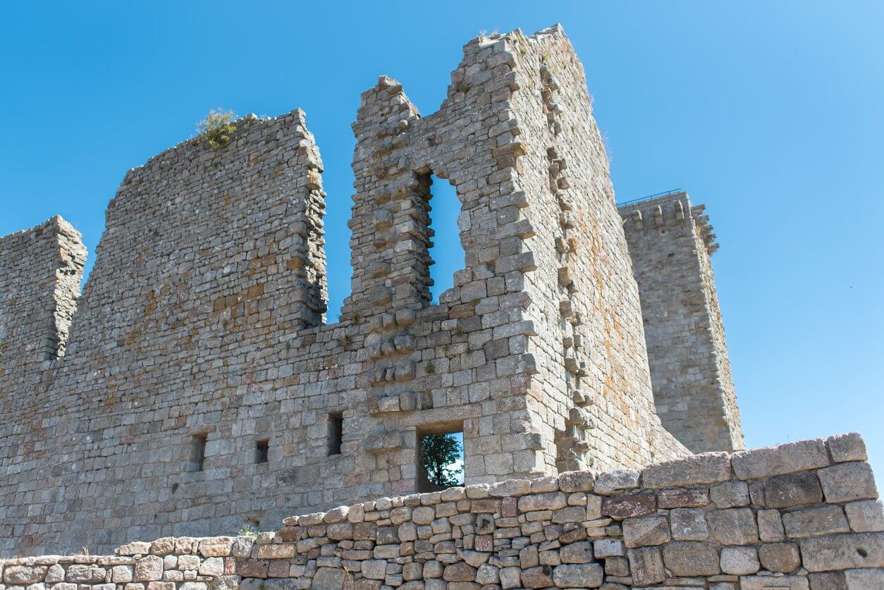 la garde guerin village fortifie en lozere