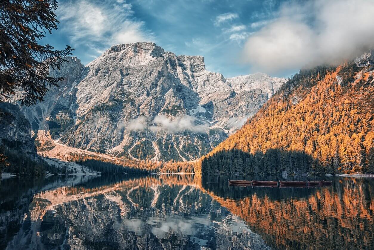 lago di braies italie automne