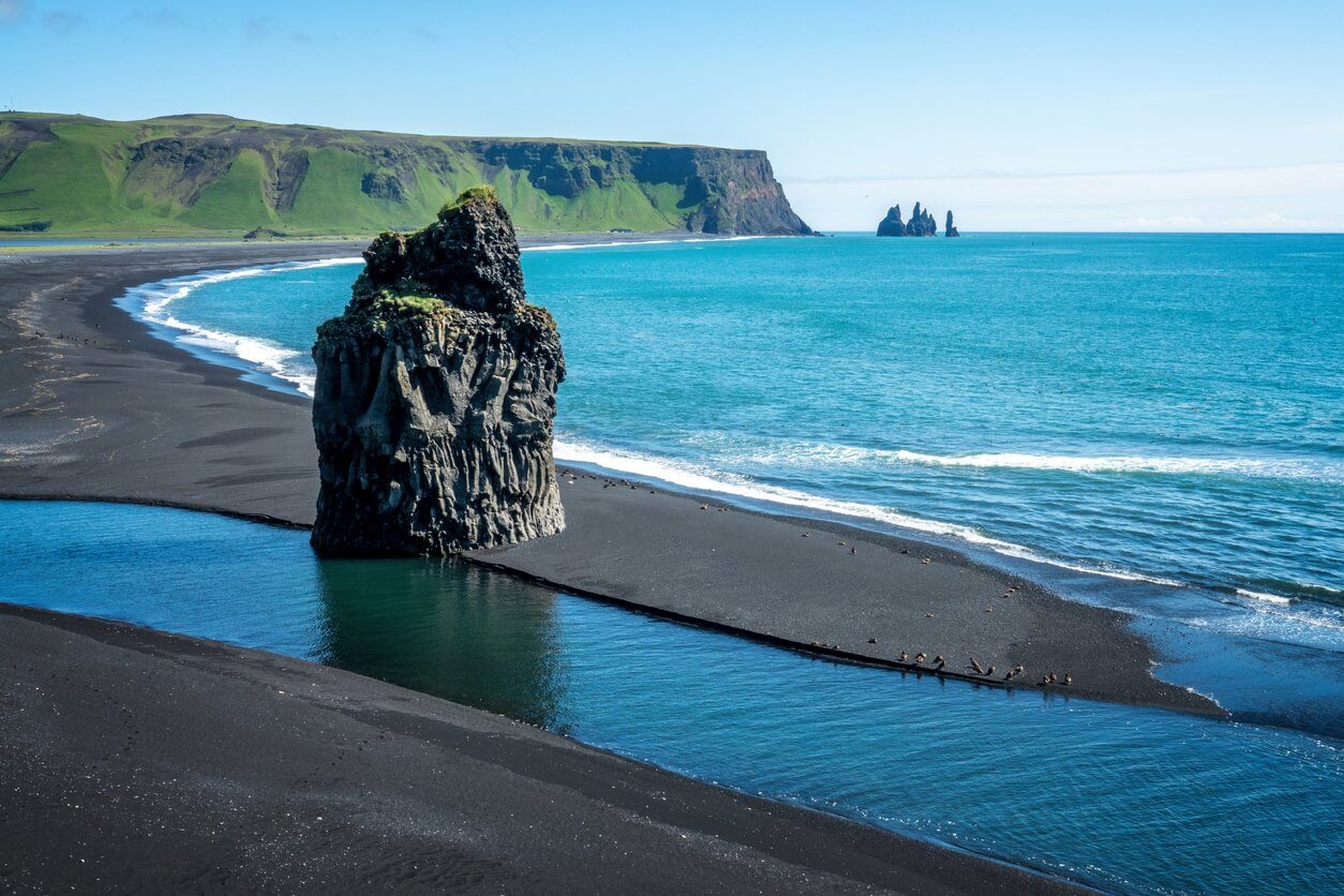 plages de sable noir de reynisfjara