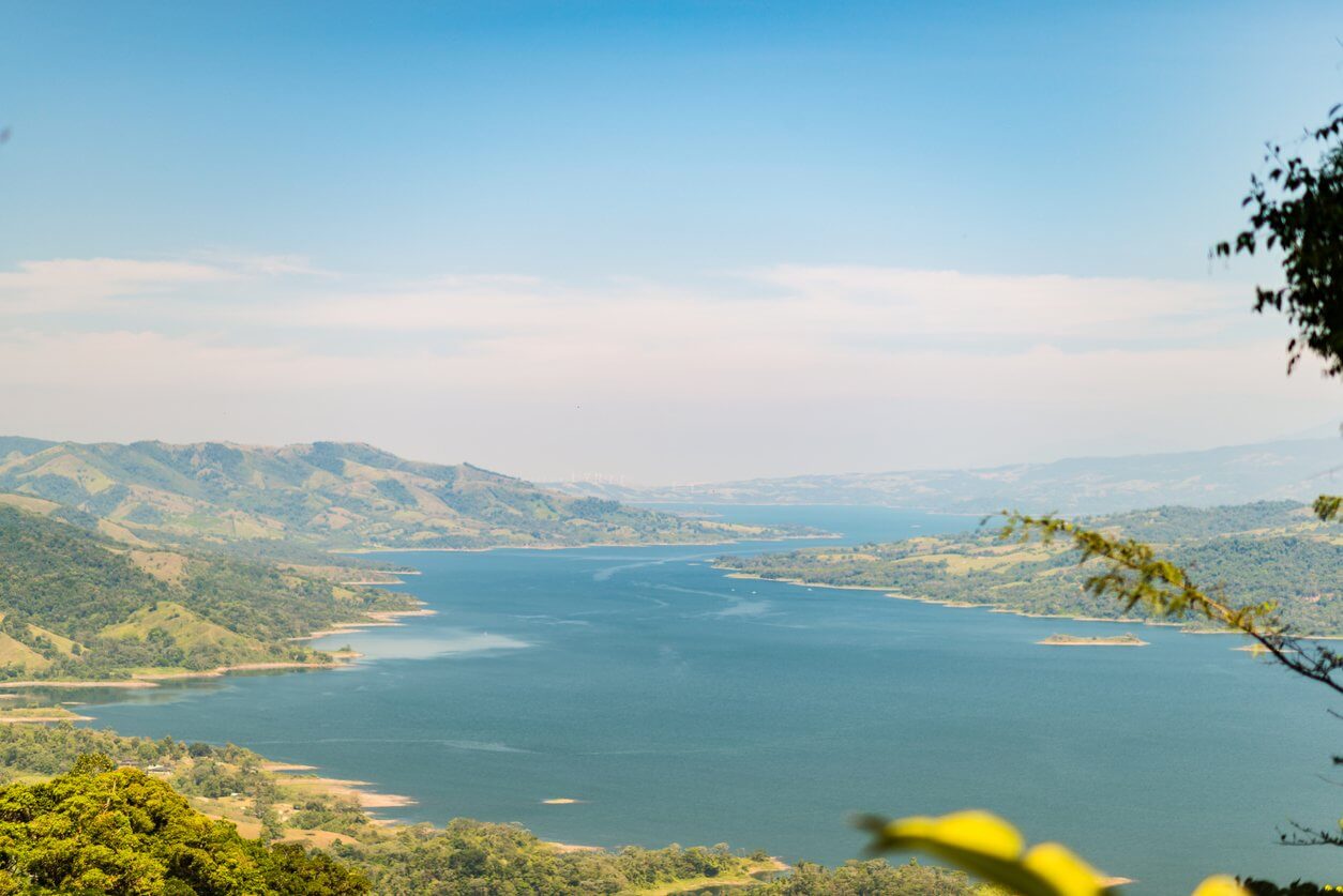 belle vue sur le lac darenal