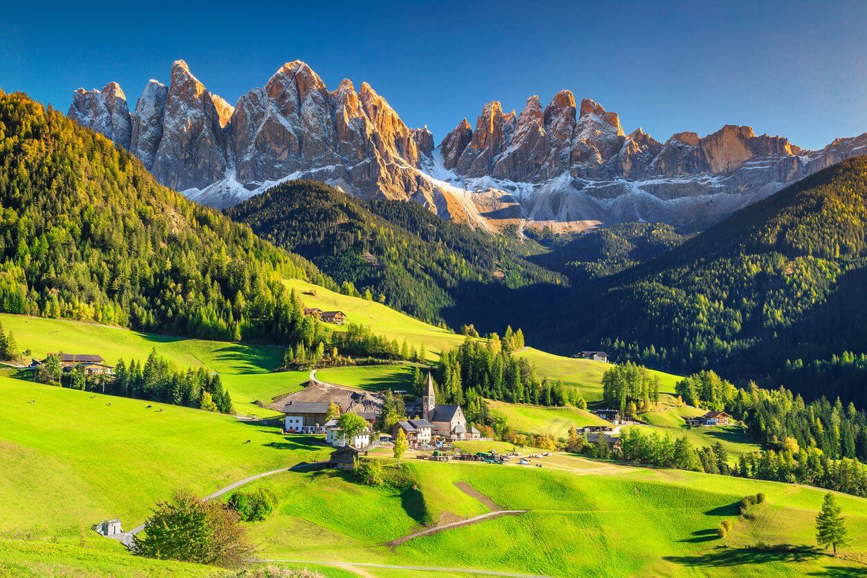 santa maddalena dolomites italie