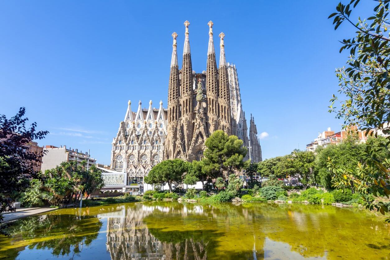 cattedrale della sagrada familia a barcellona