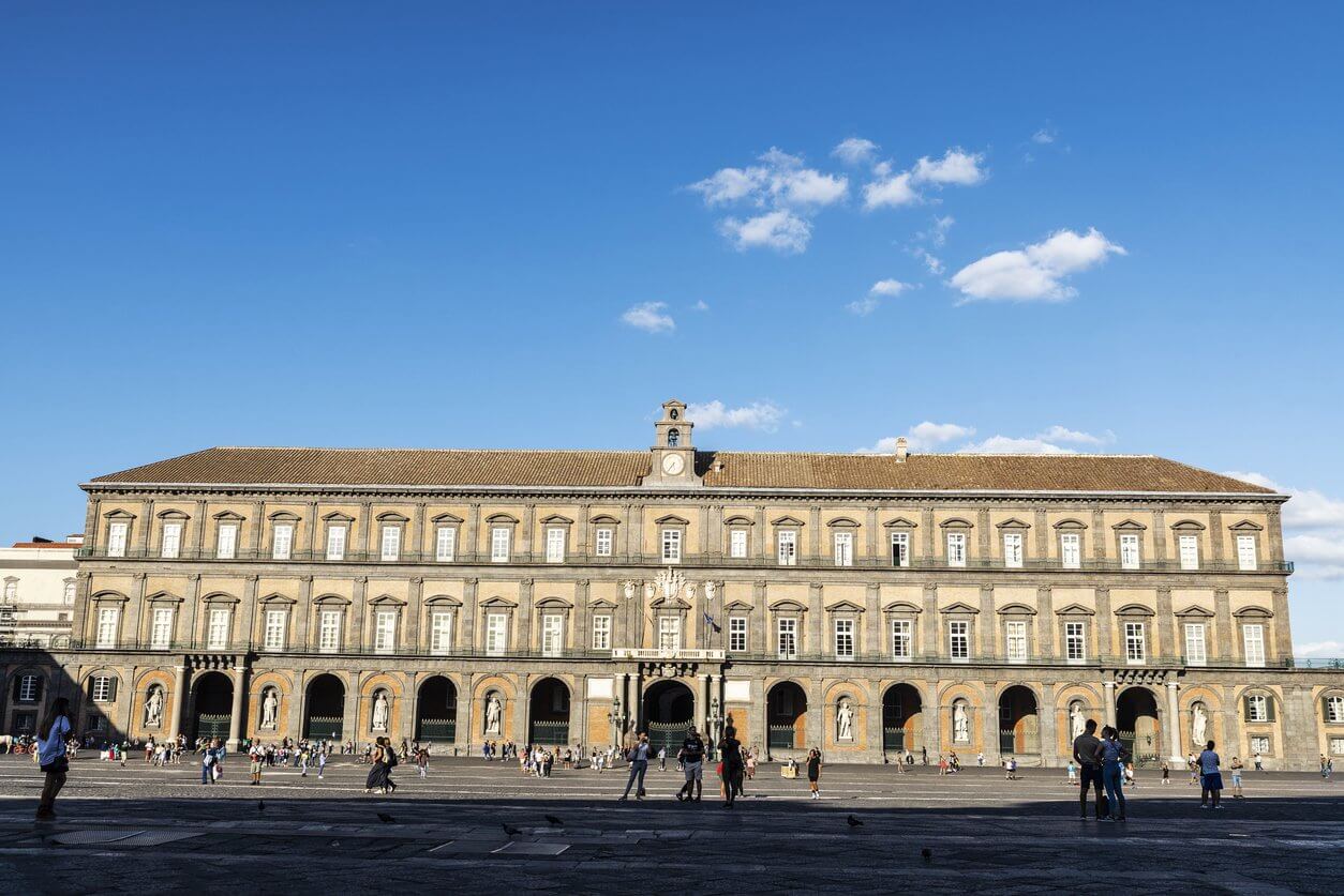 palais royal de naples