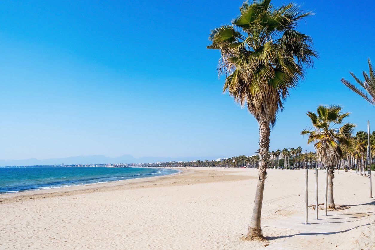 plage de llevant a salou en espagne