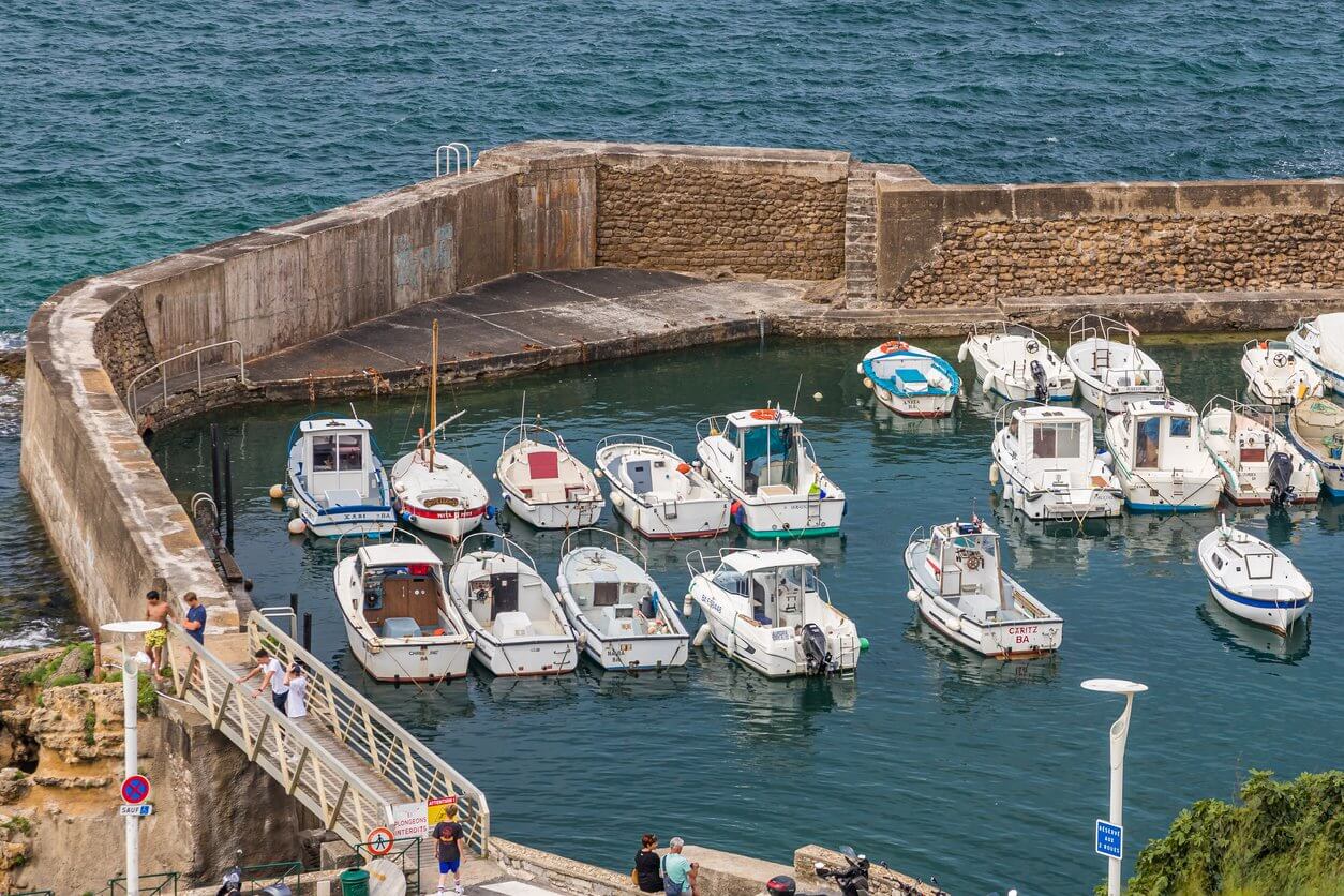 port des pecheurs a biarritz