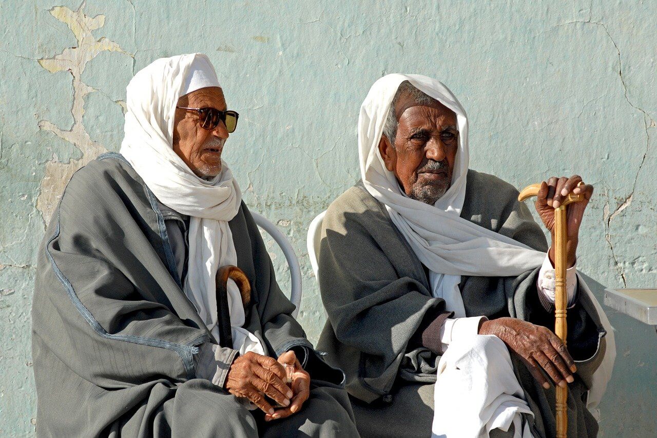 vieils hommes tunisiens