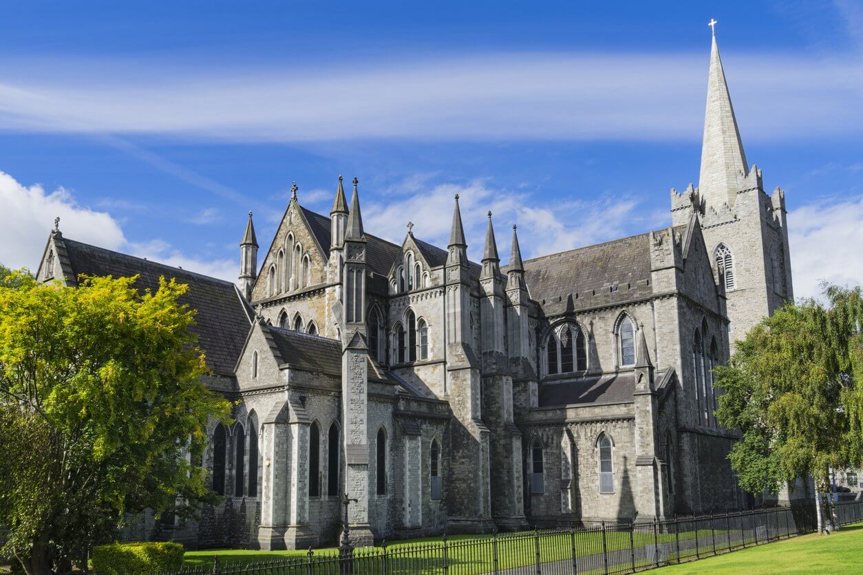 cathedrale gothique de rue patrick a dublin en irlande