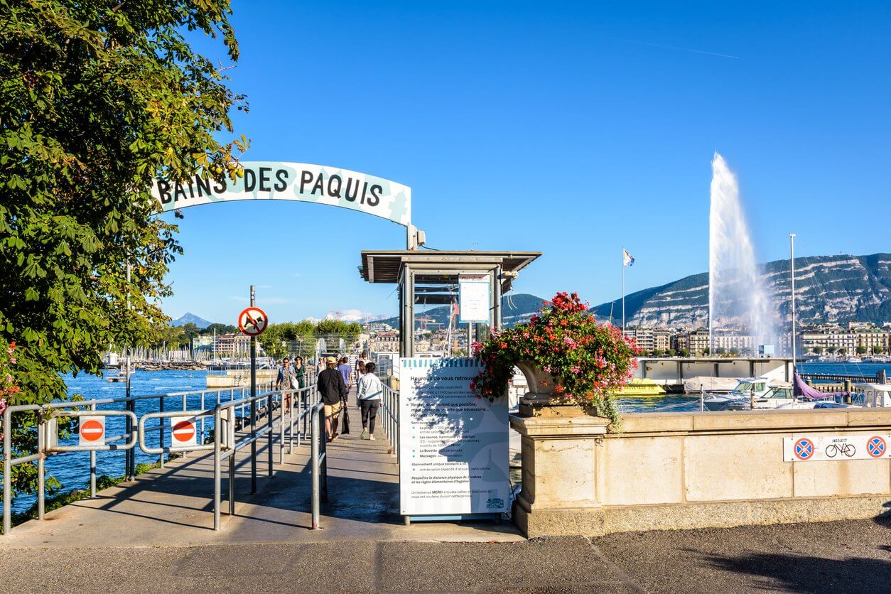 entree des bains publics des bains des paquis a geneve