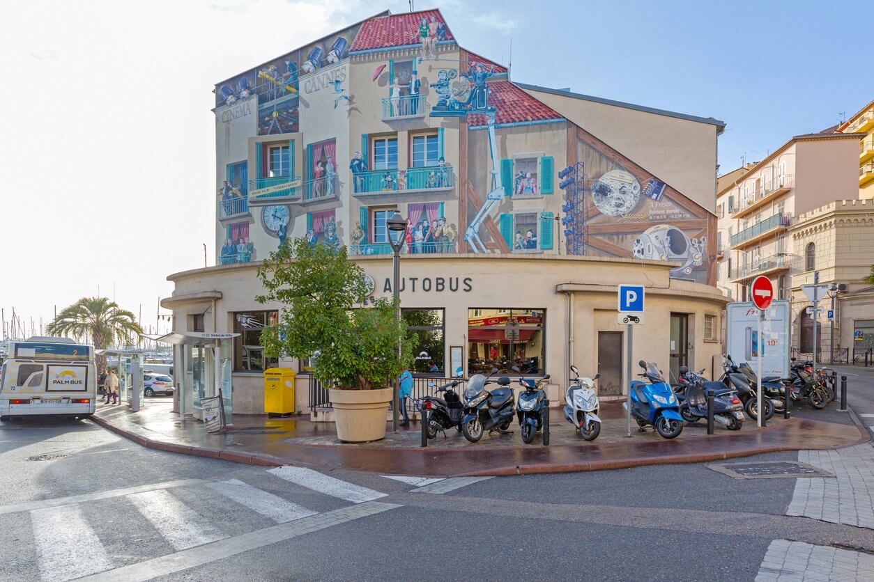 gare routiere cannes mural