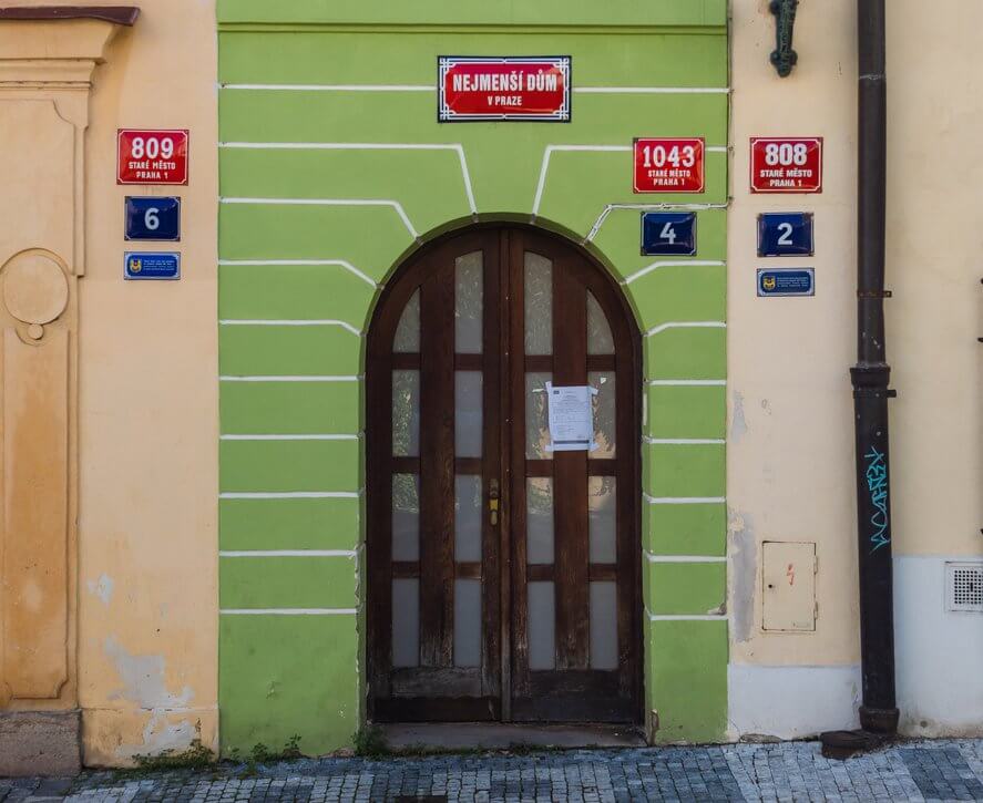 la plus petite maison a prague