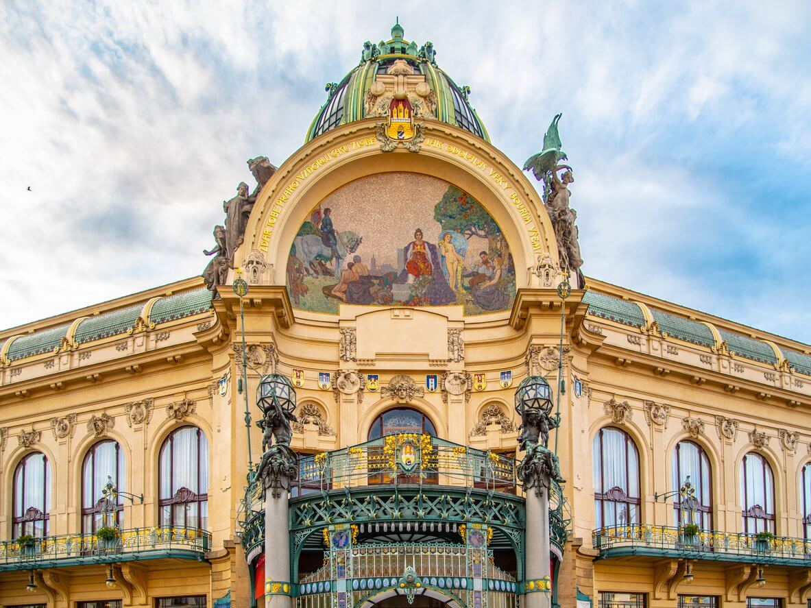 maison municipale batiment historique art nouveau a republic square namesti republicky a prague