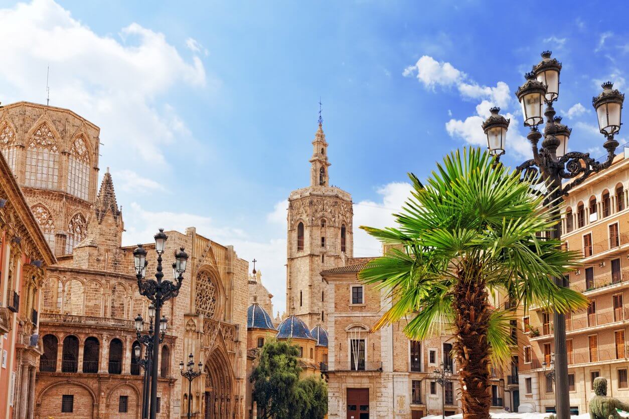 place de sainte marie de valence et de la cathedrale