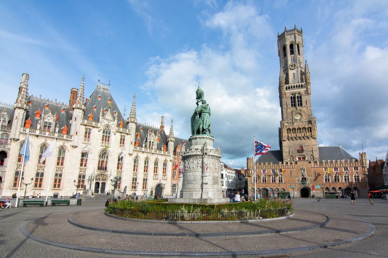 place du marche grote markt et belfort tour a bruges