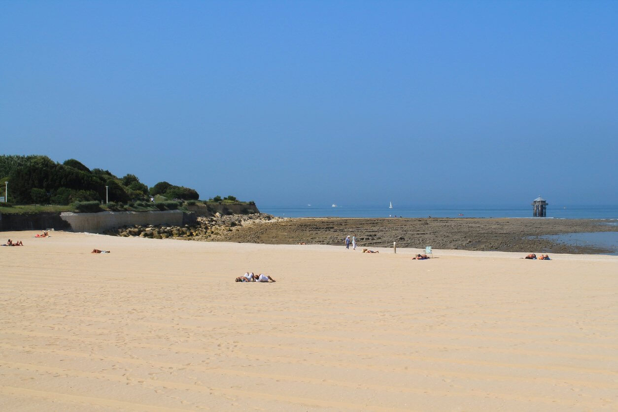 plage des minimes a la rochelle france