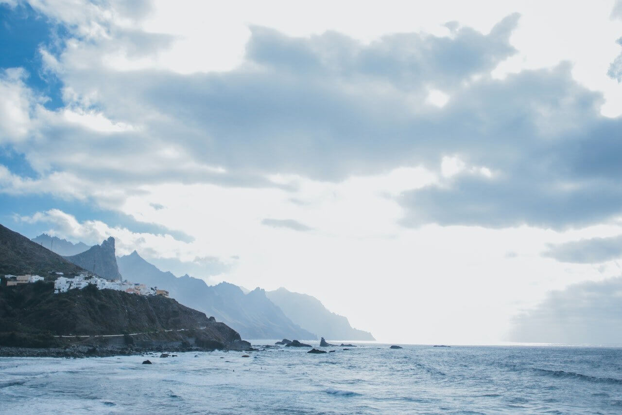 tenerife paysage cotier village en bord de mer