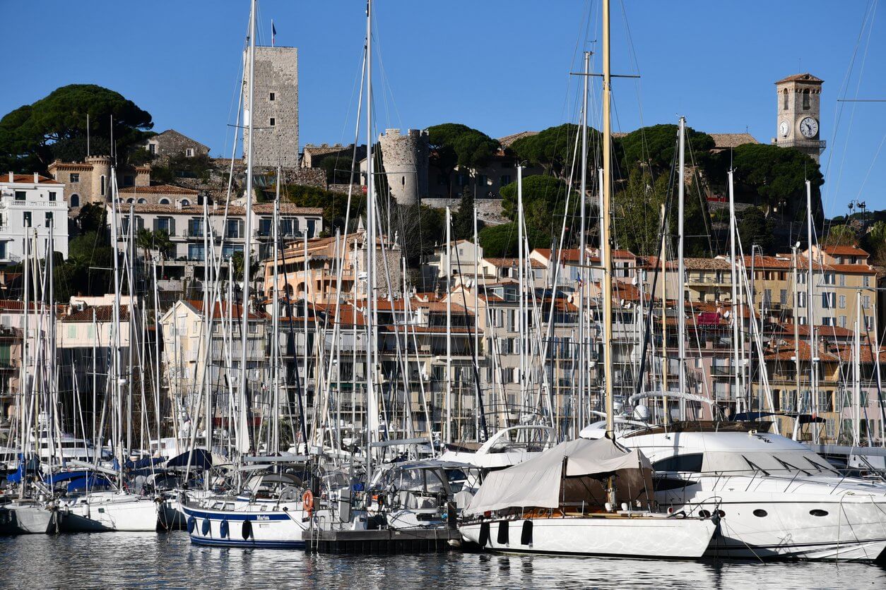 vieux port et la vieille ville du suquet a cannes